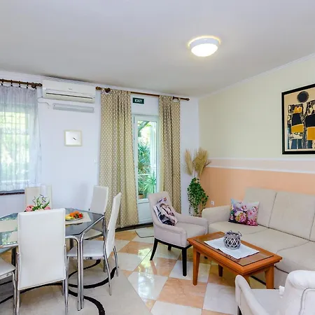 Apartment Nicol - Two-bedroom With Terrace And Sea View *
