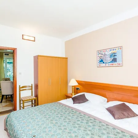 Apartment Nicol - Two-bedroom With Terrace And Sea View